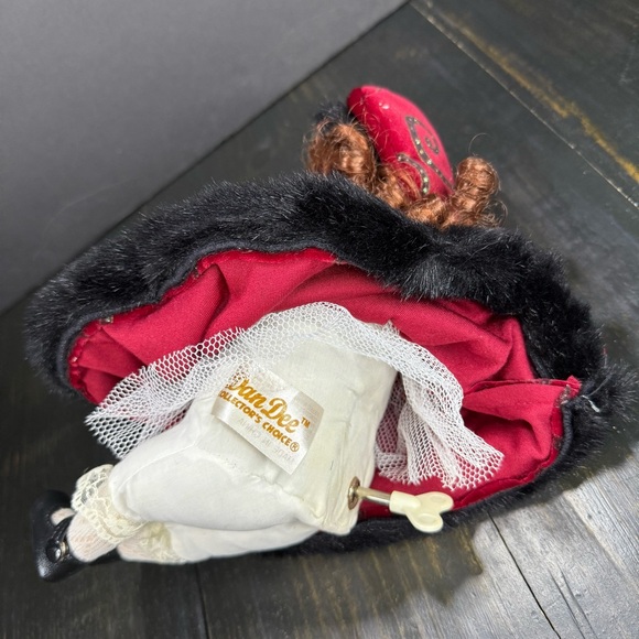 Collectors Choice PAIGE Windup Musical Porcelain Doll DanDee - Picture 14 of 16